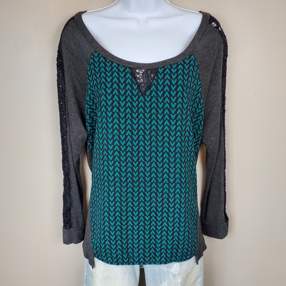 Millibon U.S.A. Women's Green and Gray Long Sleeve Top With Black Lace A…